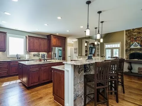 210 Pinecroft Dr, Raleigh, NC 27609 photo 5