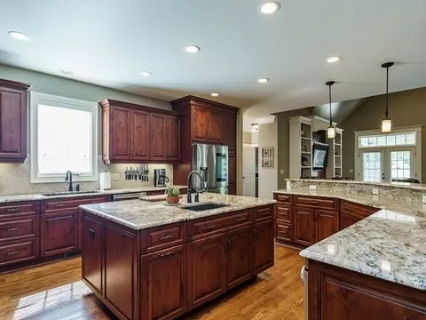 210 Pinecroft Dr, Raleigh, NC 27609 photo 6