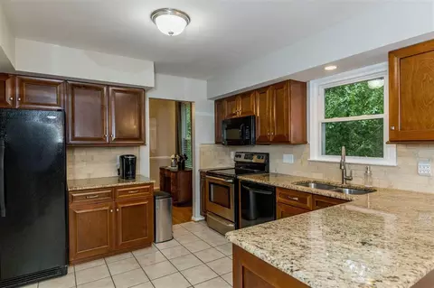 115 W Dutton Ct, Cary, NC 27513 photo 3