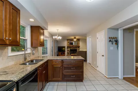 115 W Dutton Ct, Cary, NC 27513 photo 2