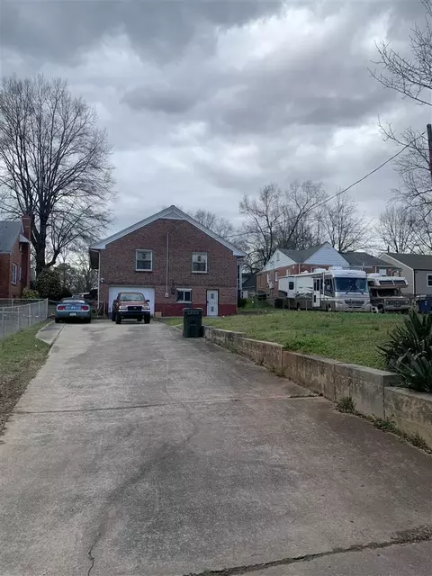 1002 Alma St, Durham, NC 27703 photo 2