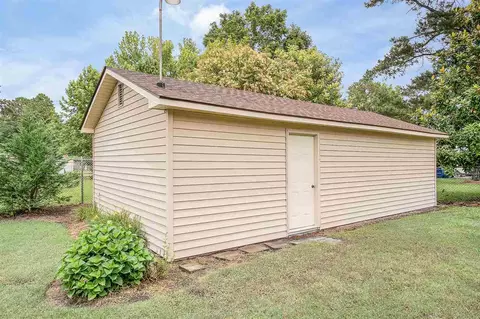 202 Powell St, Smithfield, NC 27577 photo 5