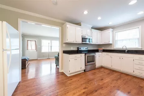 6 Holmes Cir, Durham, NC 27713 photo 6