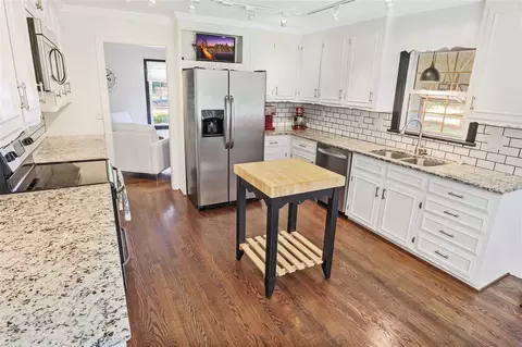 906 Merry St, Dunn, NC 28334 photo 9