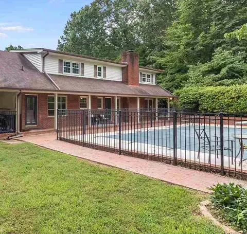 320 Continental Dr, Durham, NC 27712 photo 2