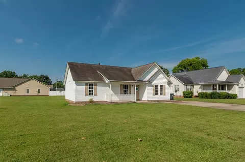 711 Denim Dr, Erwin, NC 28339 photo 3