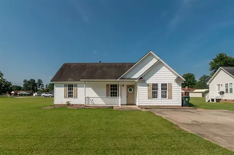 711 Denim Dr, Erwin, NC 28339 photo 1