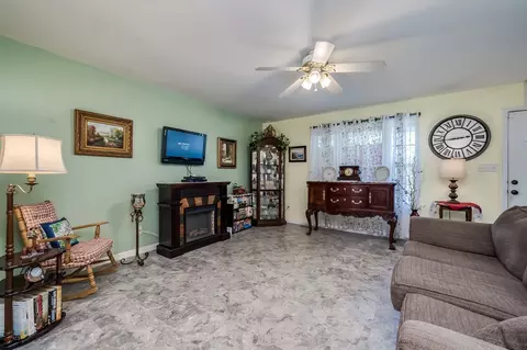4 Callahan Cir, Durham, NC 27703 photo 2