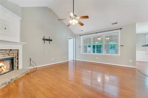 611 Crossview Ln, Durham, NC 27703 photo 6