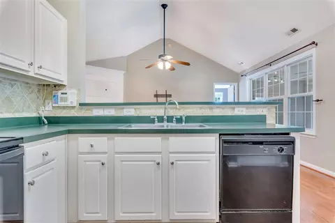 611 Crossview Ln, Durham, NC 27703 photo 12