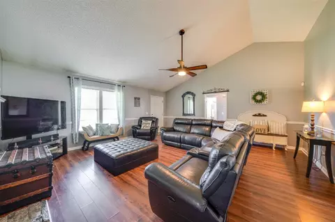 104 Clawson Ct, Garner, NC 27529 photo 2