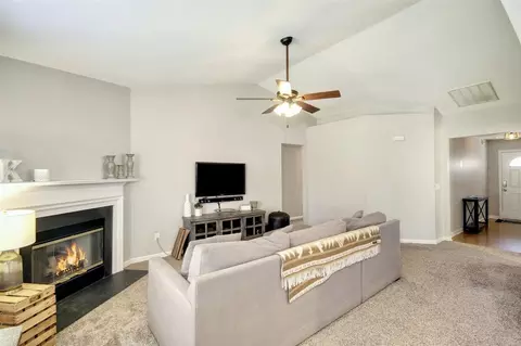 415 Sapphire Dr, Durham, NC 27703 photo 6