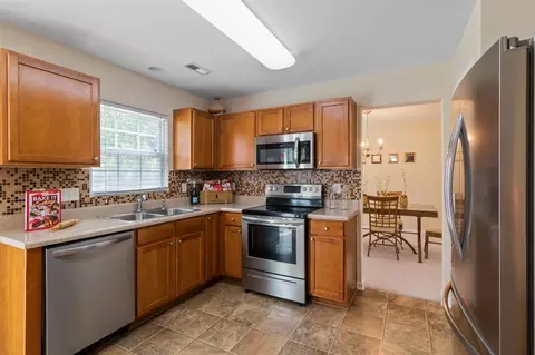 2040 Spring Creek Dr, Durham, NC 27704 photo 4
