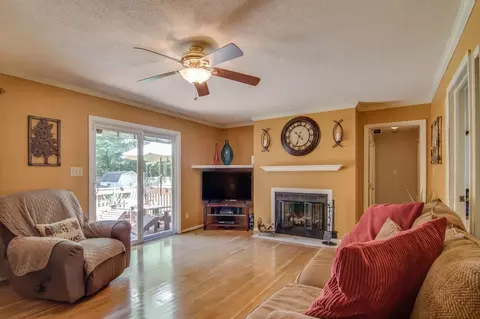 411 Chivalry Dr, Durham, NC 27703 photo 2