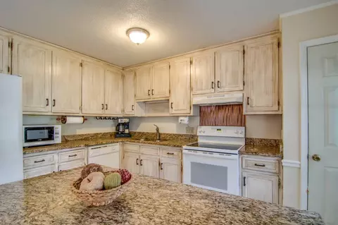 411 Chivalry Dr, Durham, NC 27703 photo 9
