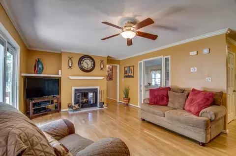 411 Chivalry Dr, Durham, NC 27703 photo 3