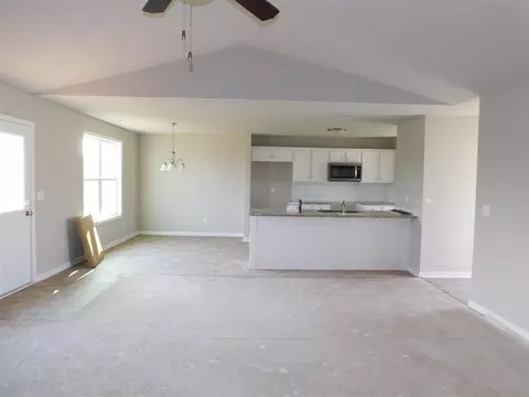 106 Cornfield Ln, Benson, NC 27504 photo 4