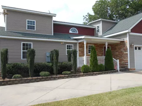 611 E Anderson St, Selma, NC 27576 photo 3