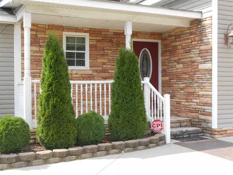 611 E Anderson St, Selma, NC 27576 photo 2