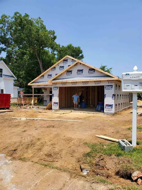 210 W Church St, Benson, NC 27504 photo 1