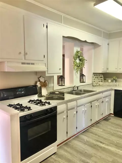 408 W D St, Erwin, NC 28339 photo 11