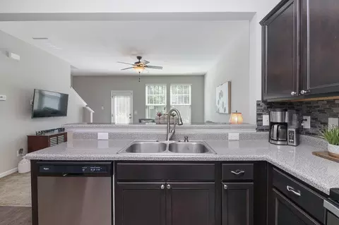 441 Carthage Ct, Durham, NC 27703 photo 3