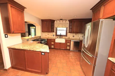 5239 Summit Ridge Dr, Durham, NC 27712 photo 2