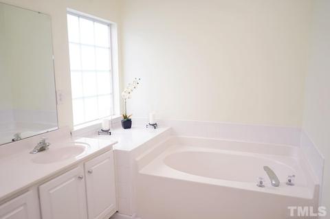 6 Moonstone Ct, Durham, NC 27703 photo 7