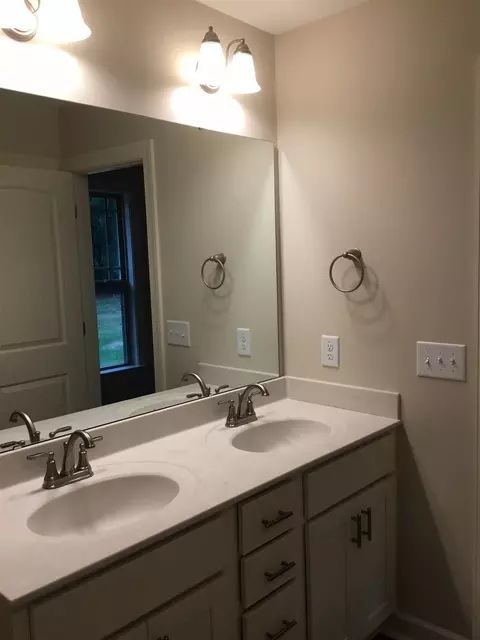 609 N Johnson St, Benson, NC 27504 photo 5