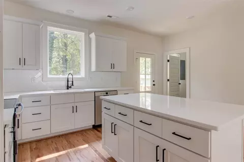 504 E Lavender Ave, Durham, NC 27704 photo 4