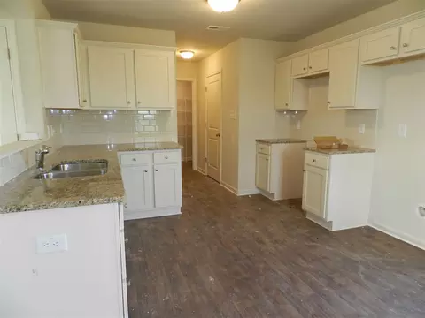 57 Marshfield Dr, Benson, NC 27504 photo 4