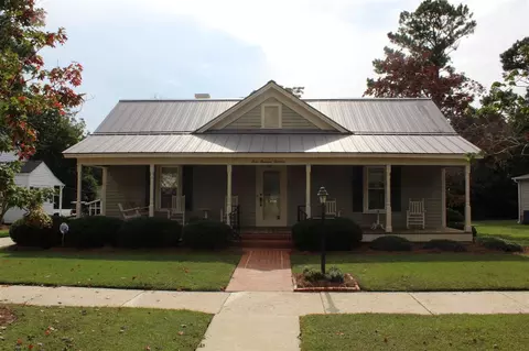 319 W Parrish Dr, Benson, NC 27504 photo 2