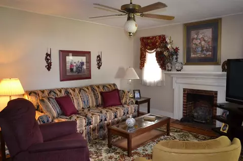 700 E Hill St, Benson, NC 27504 photo 10