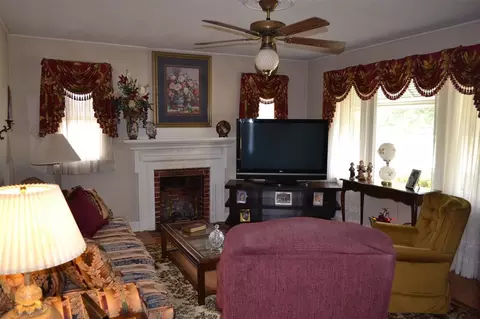 700 E Hill St, Benson, NC 27504 photo 9