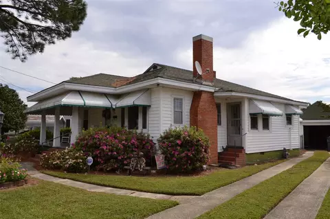 700 E Hill St, Benson, NC 27504 photo 3