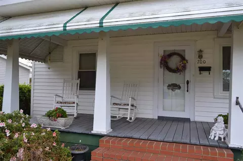700 E Hill St, Benson, NC 27504 photo 2