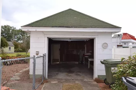 700 E Hill St, Benson, NC 27504 photo 7