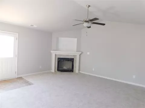 176 Mill Stream Dr, Selma, NC 27576 photo 4
