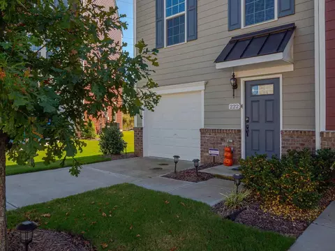 222 Brier Summit Pl, Durham, NC 27703 photo 2