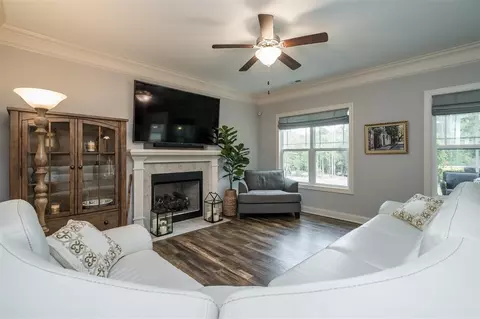104 Flora Dr, Benson, NC 27504 photo 5