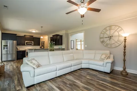 104 Flora Dr, Benson, NC 27504 photo 6