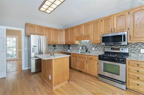 105 Fallsworth Dr, Cary, NC 27513 photo 8