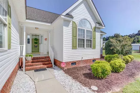 17 Edgecombe Ct, Smithfield, NC 27577 photo 2