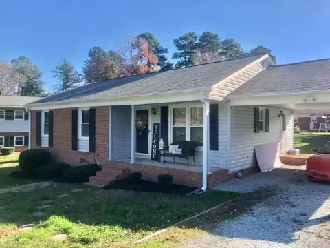 207 Windsor Dr, Roxboro, NC 27573 photo 1