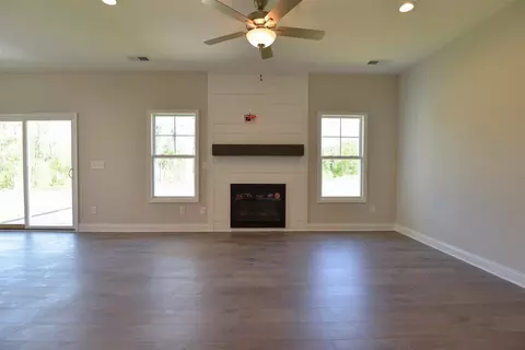 209 Berg St, Smithfield, NC 27577 photo 4