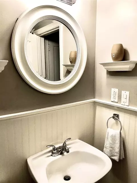 1223 Delk Dr, High Point, NC 27262 photo 11
