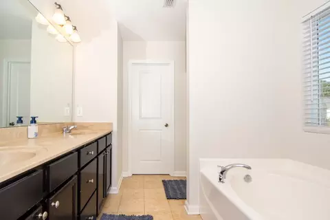 2402 Pear Tree Ln, Durham, NC 27703 photo 16