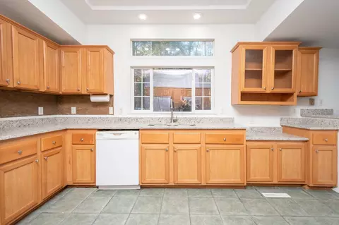 52 E Silver Belle Dr, Zebulon, NC 27597 photo 5