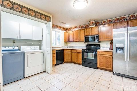 304 Moore Ct, Angier, NC 27501 photo 9