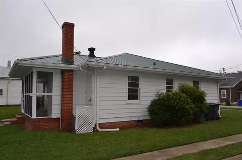 502 E Hill St, Benson, NC 27504 photo 6